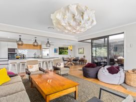 Hihi O Te Ra - Waterfront Waiotahe Holiday Home -  - 1193777 - thumbnail photo 10