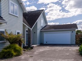 Sunlit Shores - Papamoa Holiday Homes -  - 1193850 - thumbnail photo 25