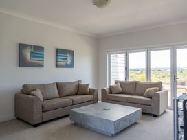 Sunlit Shores - Papamoa Holiday Homes -  - 1193850 - thumbnail photo 3