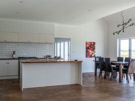 Sunlit Shores - Papamoa Holiday Homes -  - 1193850 - thumbnail photo 9