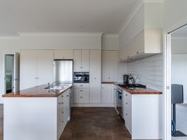 Sunlit Shores - Papamoa Holiday Homes -  - 1193850 - thumbnail photo 8