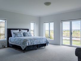 Sunlit Shores - Papamoa Holiday Homes -  - 1193850 - thumbnail photo 11