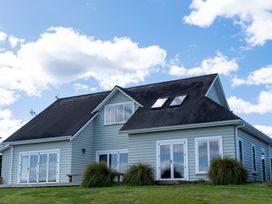 Sunlit Shores - Papamoa Holiday Homes -  - 1193850 - thumbnail photo 1