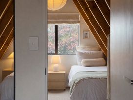 A bedroom with beds and lamps at Peaks and Pines Chalet - Ohakune