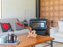 Ocean Whispers - Whitianga Holiday Home -  - 1194137 - thumbnail photo 5