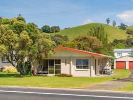 Ocean Whispers - Whitianga Holiday Home -  - 1194137 - thumbnail photo 2