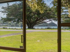 Ocean Whispers - Whitianga Holiday Home -  - 1194137 - thumbnail photo 9