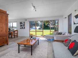 Ocean Whispers - Whitianga Holiday Home -  - 1194137 - thumbnail photo 4