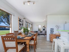 Ocean Whispers - Whitianga Holiday Home -  - 1194137 - thumbnail photo 6