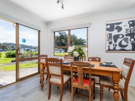 Ocean Whispers - Whitianga Holiday Home -  - 1194137 - thumbnail photo 7