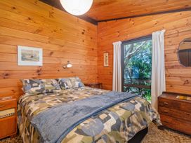 A bedroom with a bed and window at Pauanui Sea Esta in Pauanui