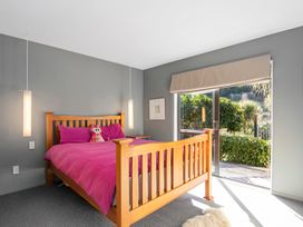 A bedroom with a bed and a window at Brook Beauty - Nelson Holiday Home Nelson
