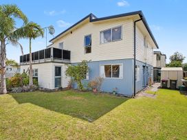 A house with a garden and balcony at Whitianga