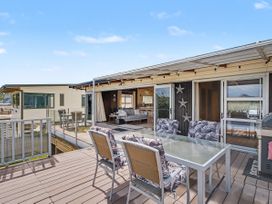 An outdoor dining area with a table and chairs at Whitianga