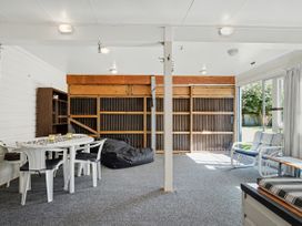 A snug with a table and chairs at Whitianga