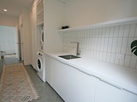 Shoreline Vista - New Plymouth Holiday Home -  - 1195426 - thumbnail photo 20