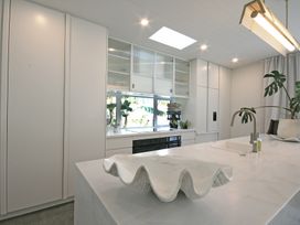 Shoreline Vista - New Plymouth Holiday Home -  - 1195426 - thumbnail photo 7