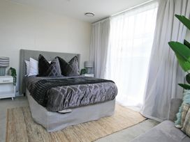 Shoreline Vista - New Plymouth Holiday Home -  - 1195426 - thumbnail photo 15