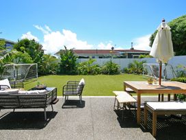 Shoreline Vista - New Plymouth Holiday Home -  - 1195426 - thumbnail photo 2