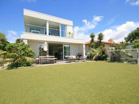 Shoreline Vista - New Plymouth Holiday Home -  - 1195426 - thumbnail photo 1