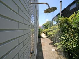 Shoreline Vista - New Plymouth Holiday Home -  - 1195426 - thumbnail photo 25