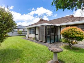 The Orewa Beach House - 200 Steps to Orewa Beach -  - 1195629 - thumbnail photo 12