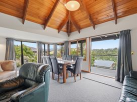 A dining area with a dining table and chairs at JD'S Place - Akaroa Holiday Home, Akaroa
