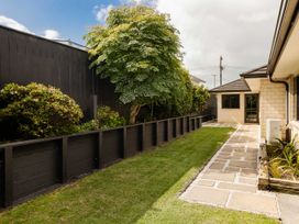 A garden with grass and a path at New Plymouth in New Plymouth