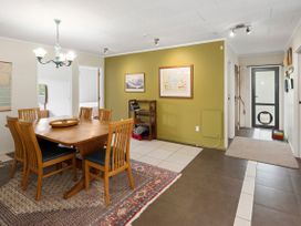 A dining room with table and chairs at Paradise At 471 - Rotorua Holiday Home in Rotorua
