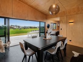 A dining room with a table and chairs at Whitianga