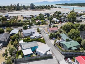 An aerial view of residential area with houses and a water body at Casa Verde - Mapua Holiday Home Mapua