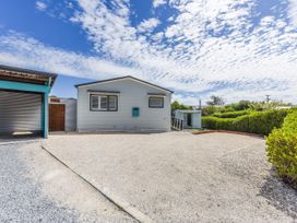A house with a garage and mailbox at Casa Verde - Mapua Holiday Home Mapua