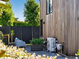 An outdoor area with a seating arrangement and plants at The Coastal Studio - Point Wells