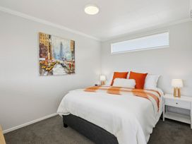 A bedroom with a bed and a painting at Limesprings Cottage - Milton