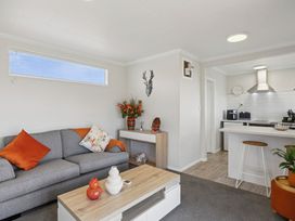 A living room with a sofa and coffee table at Limesprings Cottage - Milton
