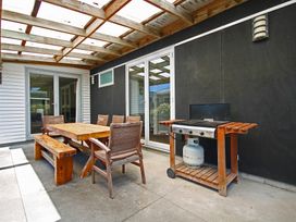 Relax on Richmond - Taranaki Holiday Home -  - 1197574 - thumbnail photo 2