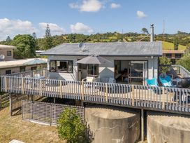 Sunseekers Bach - Whangapoua Holiday Home -  - 1197579 - thumbnail photo 3