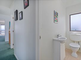 A bathroom with a sink and toilet at Whangapoua
