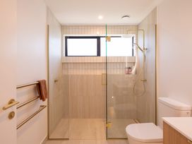 A bathroom with a shower, toilet, and sink at Sunderland Views - Clyde Holiday Home in Clyde