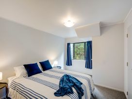 A bedroom with a bed and window at Napier Holiday Home Napier