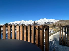 A view of mountains and a fence at Cedarwood Retreat - Castle Hill