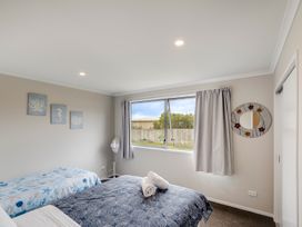 A bedroom with two beds and a window at SeaRenity - Waimarama Holiday Home Waimarama