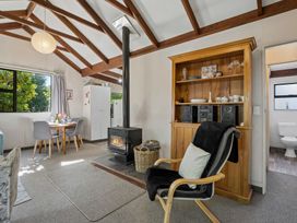 A living room with a table and chairs at Wanaka Holiday Home in Wanaka