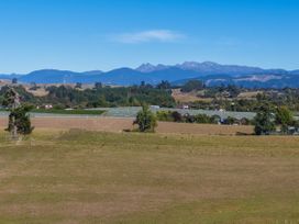 A rural landscape with fields and mountains at Kettle House - Upper Moutere Holiday Home
