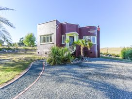 A house with a front yard and pathway at Kettle House - Upper Moutere Holiday Home