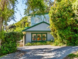 Te Uenga - Parekura Bay Holiday Home -  - 1199536 - thumbnail photo 2