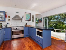 A kitchen with a stove and oven at Parekura Bay in Hikurangi