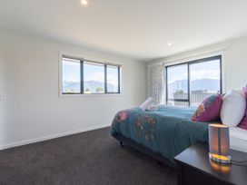 A bedroom with a bed and a window at Oraka Scenery - Te Anau Holiday Home Te Anau