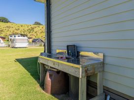 An outdoor sink and table with a water connection at Opito Bay Holiday Home in Opito Bay