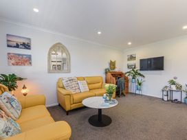 A living room with a yellow sofa and coffee table at Nelson in Richmond